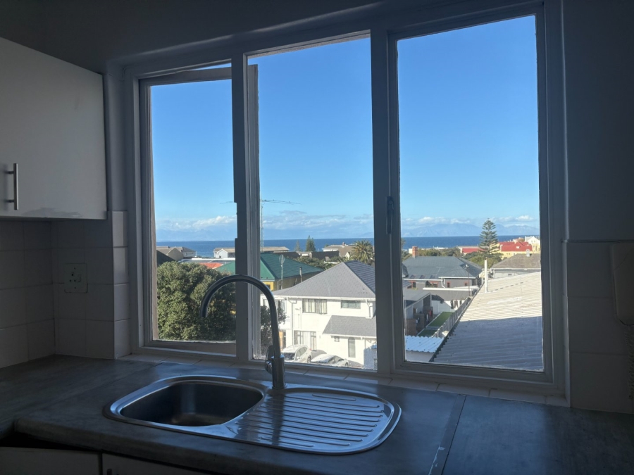 To Let 2 Bedroom Property for Rent in Fish Hoek Western Cape